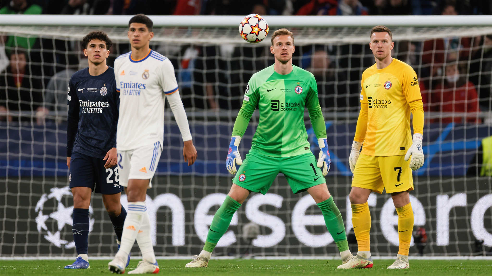 2024-25赛季欧冠零封榜:索默7次领跑,拉亚紧随其后 在欧洲冠军联赛这一世界顶级足球赛事中,除了进球数据